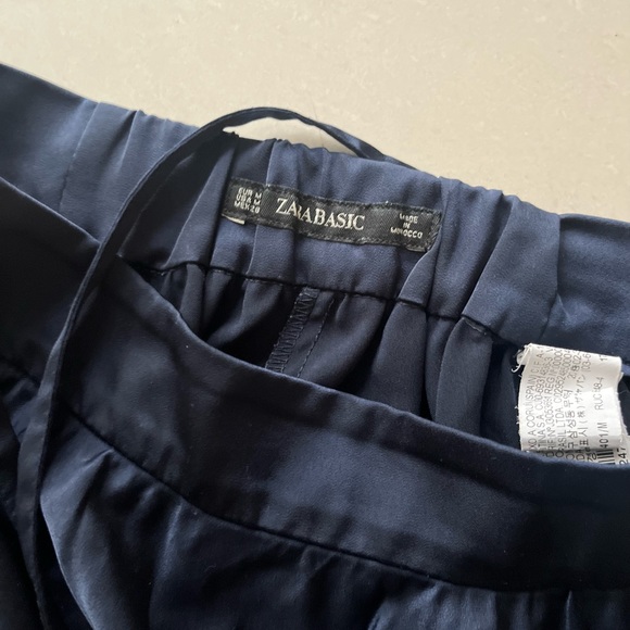 Zara skirt in satin for sale - Picture 2 of 2